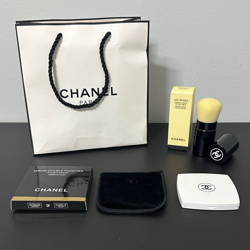 💯% Authentic CHANEL Set.Includes Gift Bag, Mirror & Dust Bag,Box & Makeup Brush.